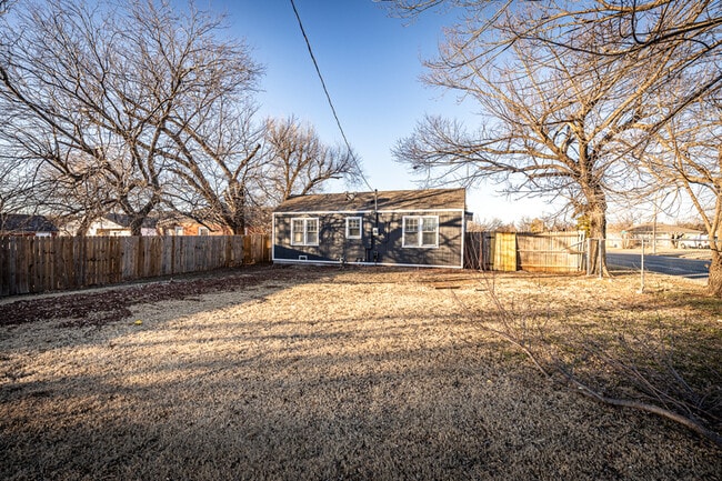 Building Photo - 1702 NW Euclid Ave