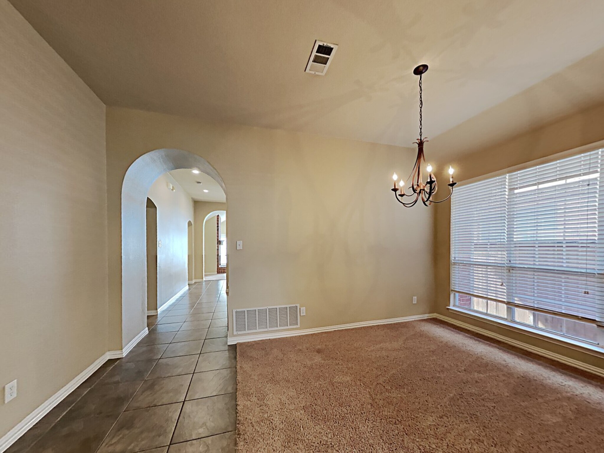 Building Photo - 1310 Golf Club Dr