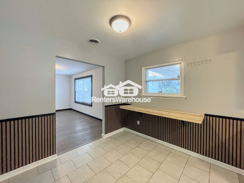 Building Photo - 1121 Elliott St