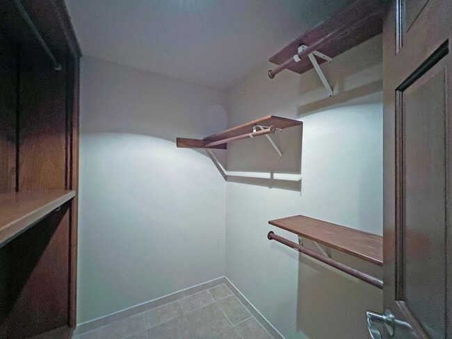 Building Photo - Gated Sound view home Des Moines area, 4 bed plus den 2.5 bath 3900 s/f, Available NOW!!!