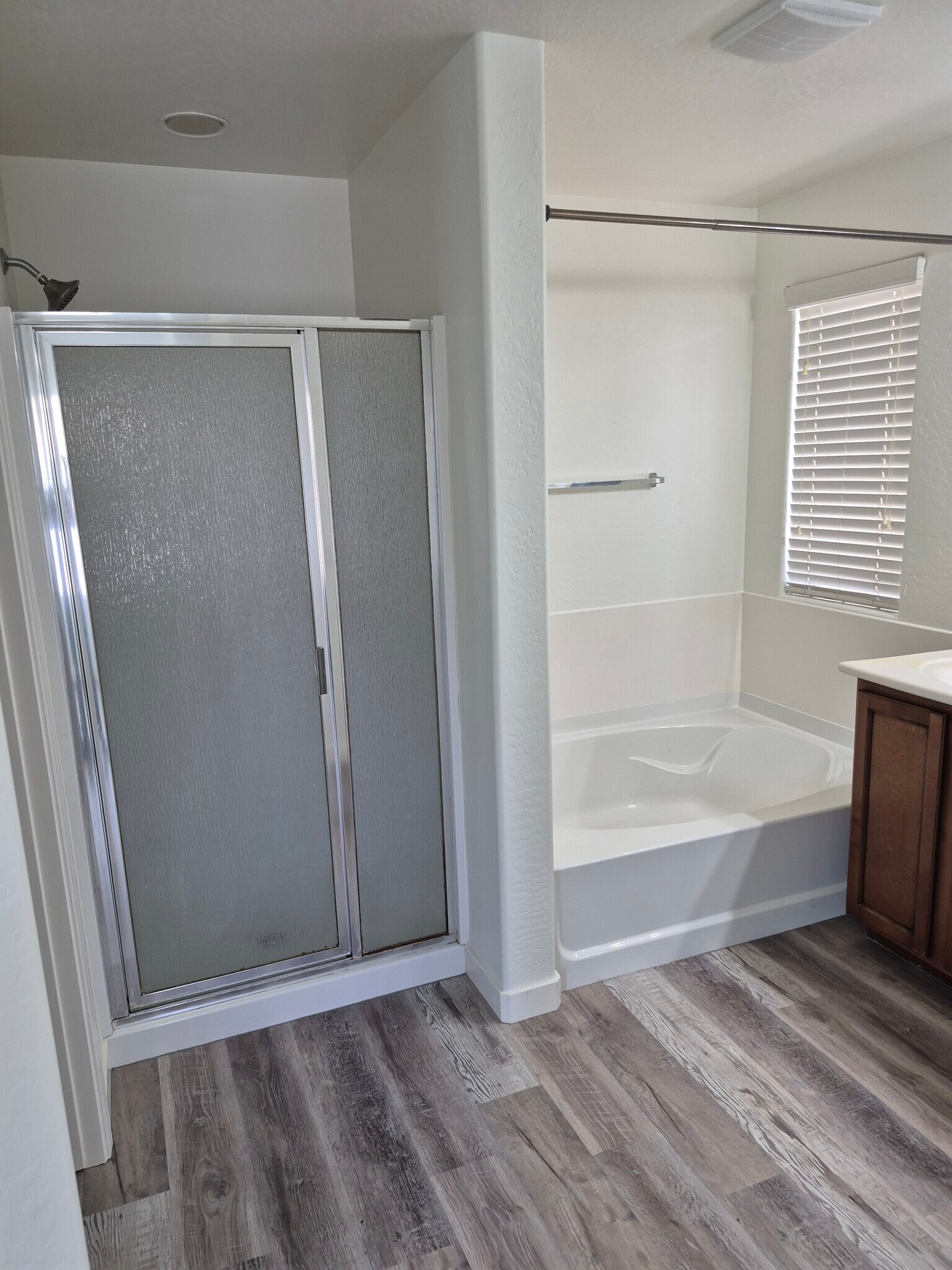 Master bath - 1725 W Matthews Dr