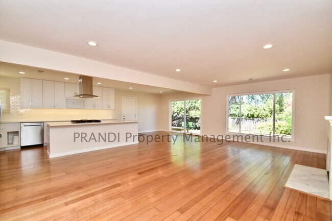 Building Photo - 627 Tanbark Terrace