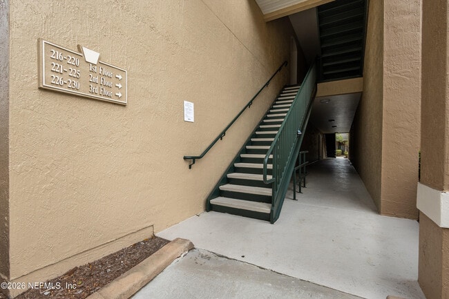 Building Photo - 7990 Baymeadows Cir E