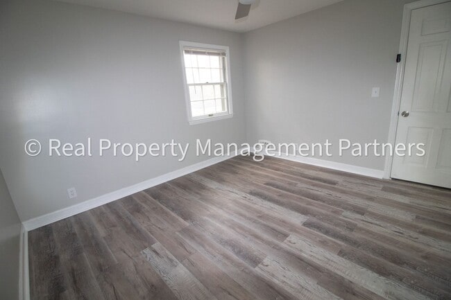 Building Photo - Rooms for Rent in a 6-Bedroom Home