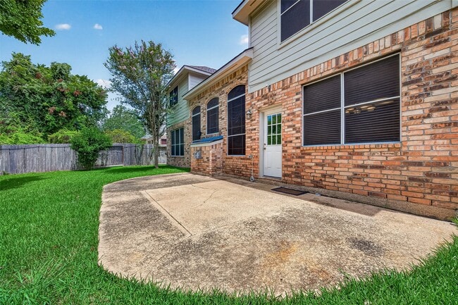 Building Photo - 2710 Five Oaks Dr
