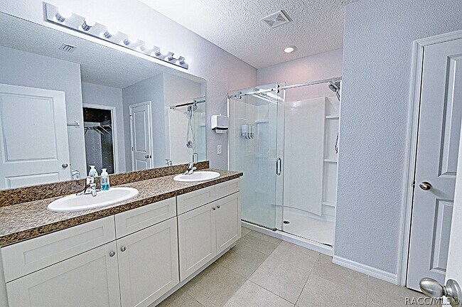 Building Photo - 320 W Runyon Loop