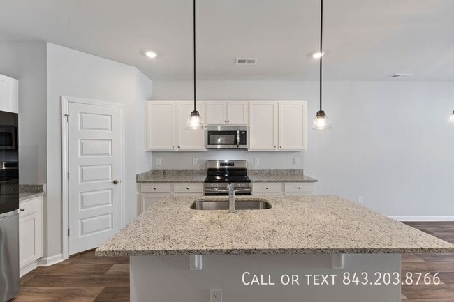 Building Photo - 2103 Victory Wy