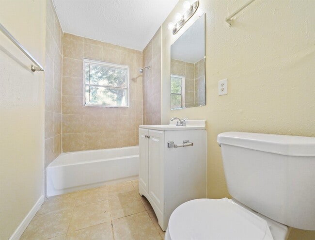 Building Photo - 2509 Lancaster Ln