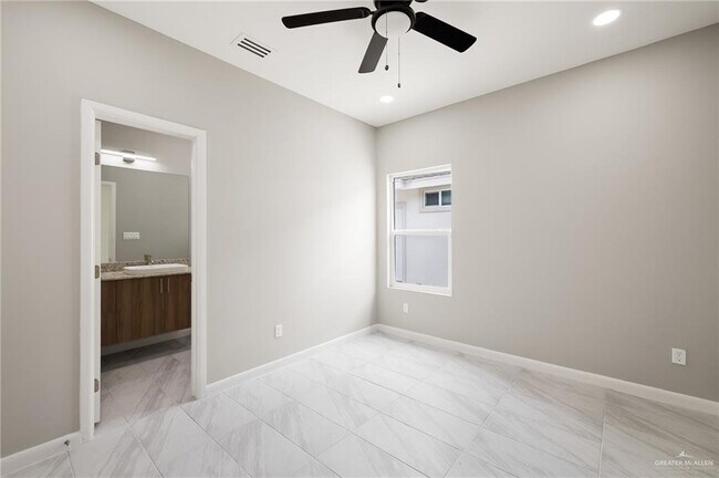 Building Photo - 29 Las Vistas Ln