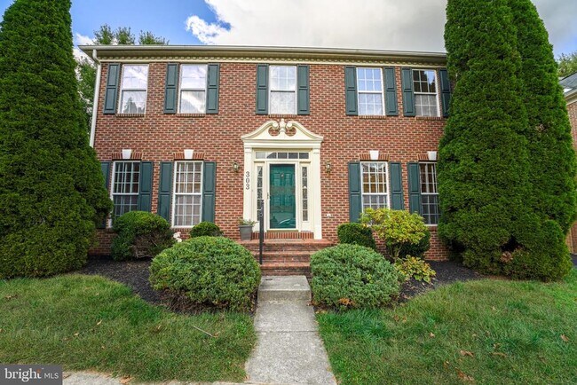 Building Photo - 303 Highland Ridge Ave
