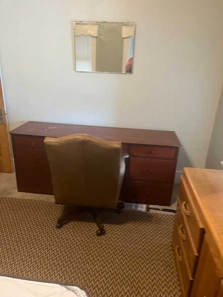 Desk - 2118 Elm St