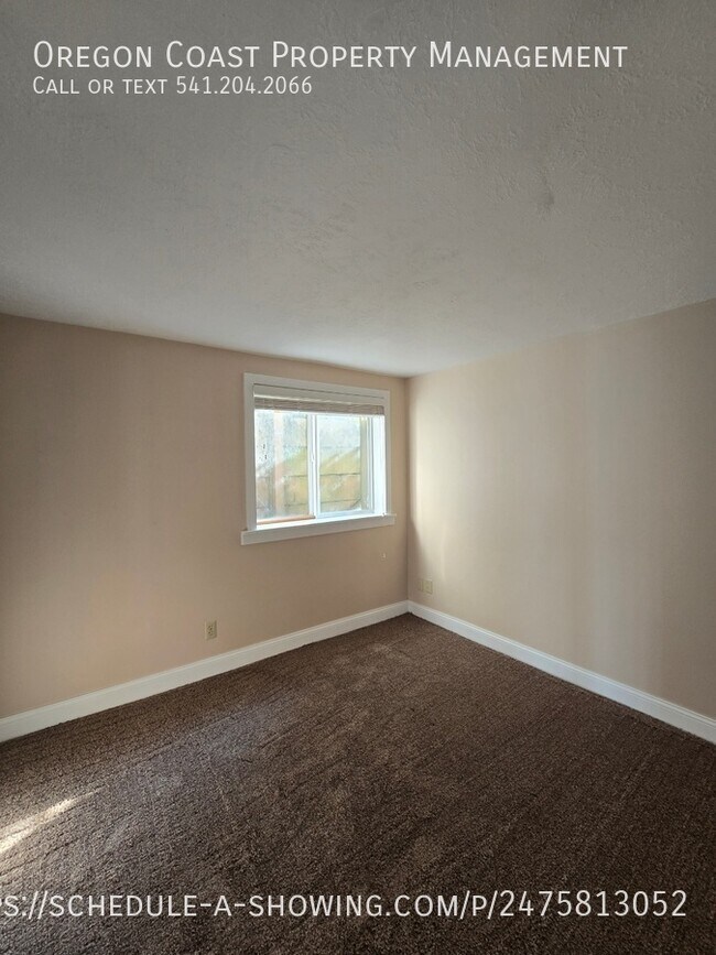 Building Photo - Ocean Views 1bed/1bath Upstairs Unit