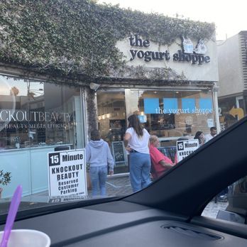 Building Photo - 11970 Montana Ave