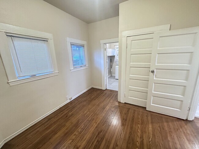 Building Photo - 1522