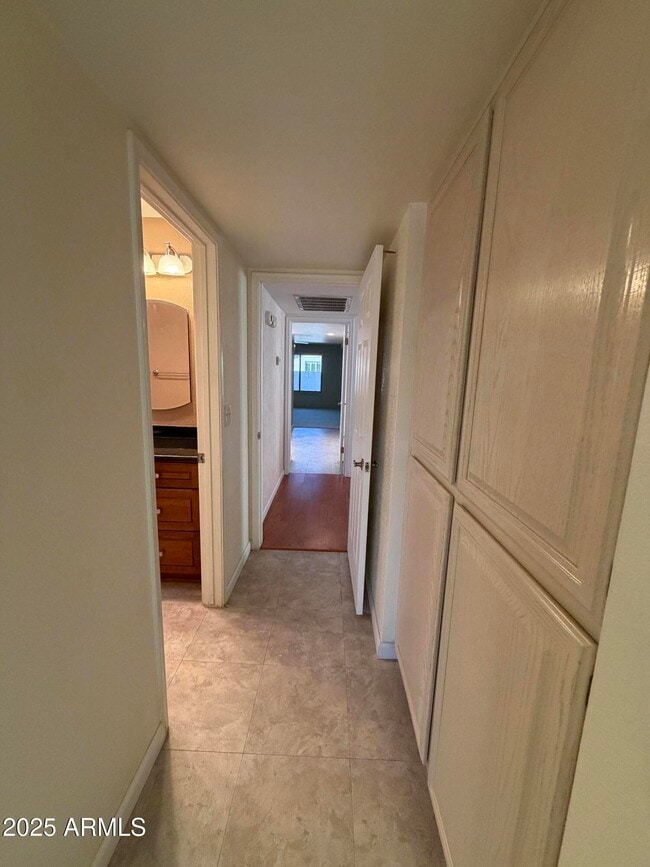 Building Photo - 10402 E Regal Dr