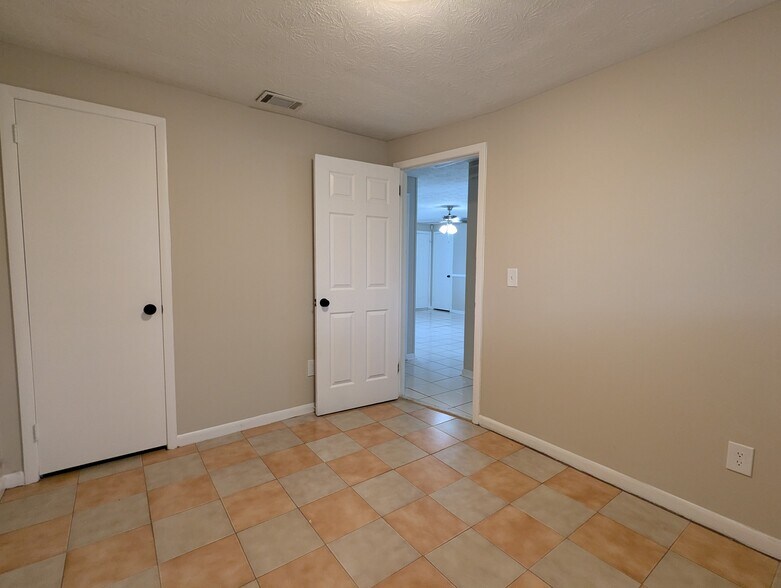 Building Photo - 5127 Acoma Ave