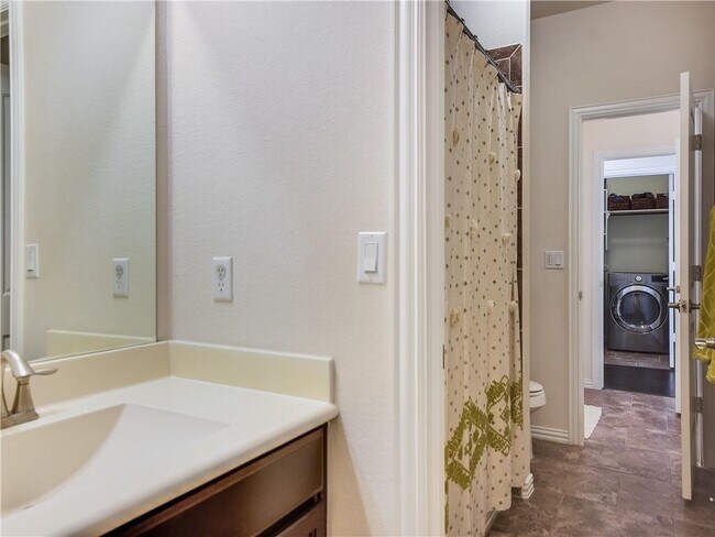 Building Photo - 701 Cardenas Ln