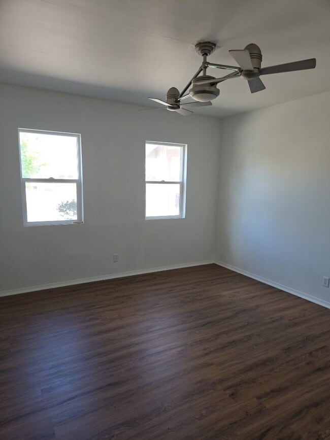 Building Photo - 813 Palisades Dr NW