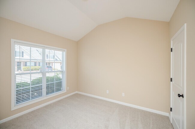 Building Photo - 131 Grove Landing Ct
