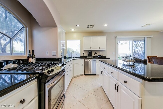 Building Photo - 10852 Fishers Island St