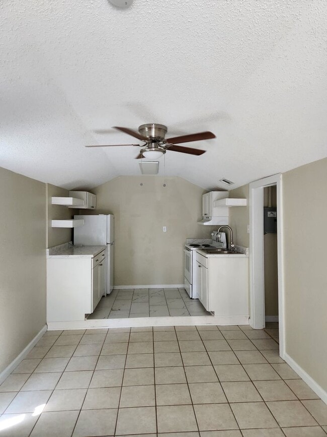 Building Photo - 201 Kinkaid St