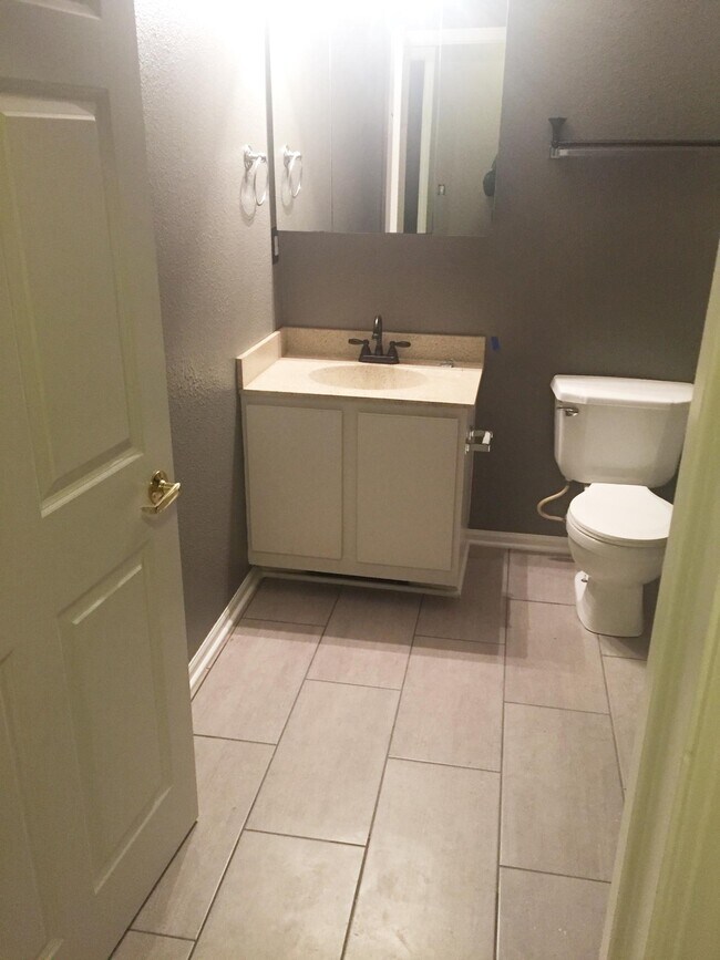 Building Photo - 16955 Toronto Ave SE