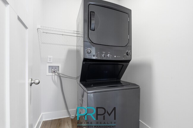 Building Photo - 6 Thornfield Dr