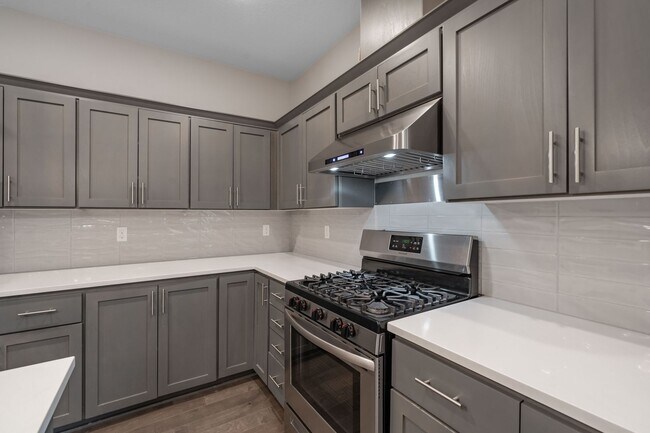 Building Photo - 9965 SE Taggart St