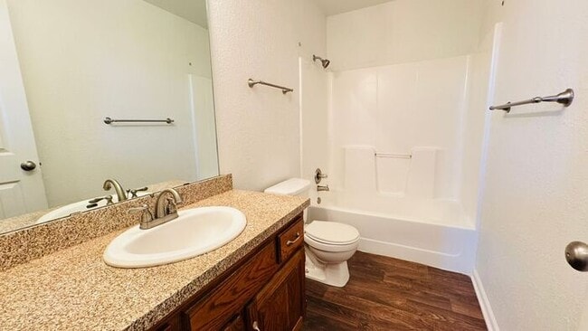 Building Photo - Creekwood Park Townhomes - Reduced rent + claim your choice of a brand-new 55" TV or a $250 Amazo...