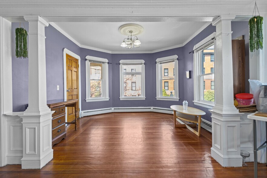 Building Photo - 10 Bainbridge Ave