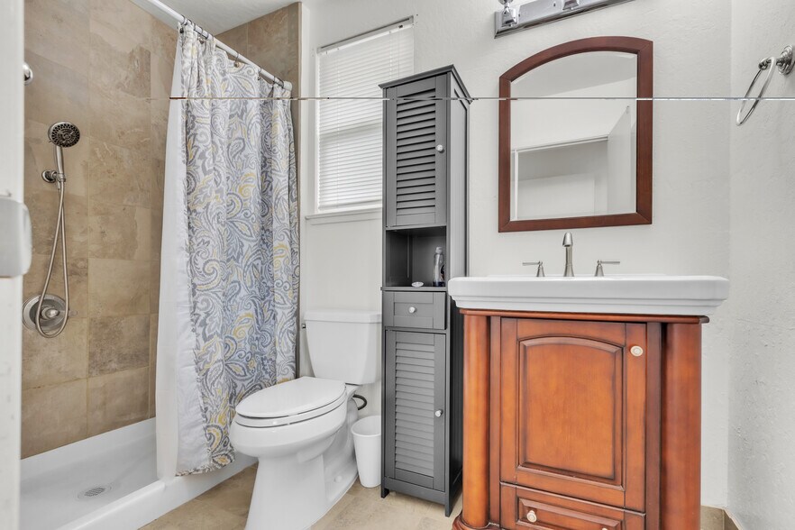 Building Photo - 6630 Lindbrook Way