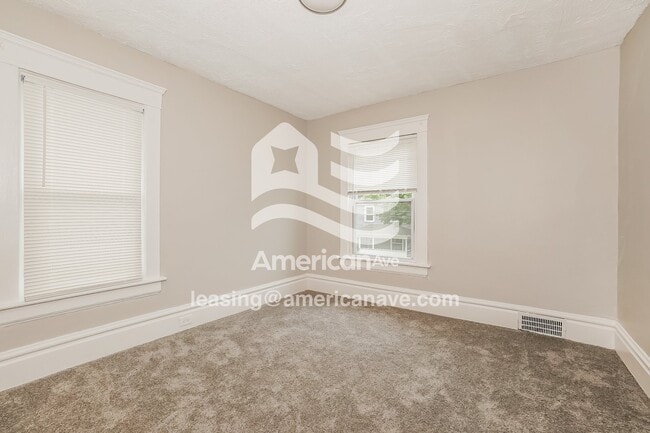 Building Photo - 128 Hollinger Ave