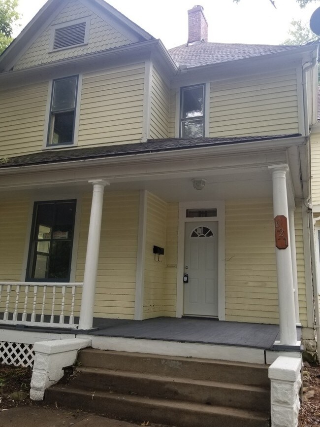 Large pet friendly home 621 W 7th St Sedalia MO 65301 Apartment Finder