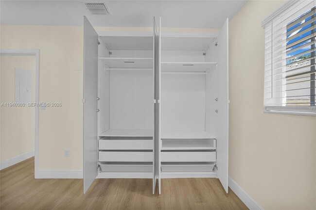 Building Photo - 5781 SW 25th St