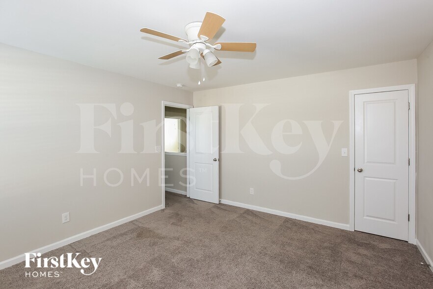 Building Photo - 1709 Savory Ln