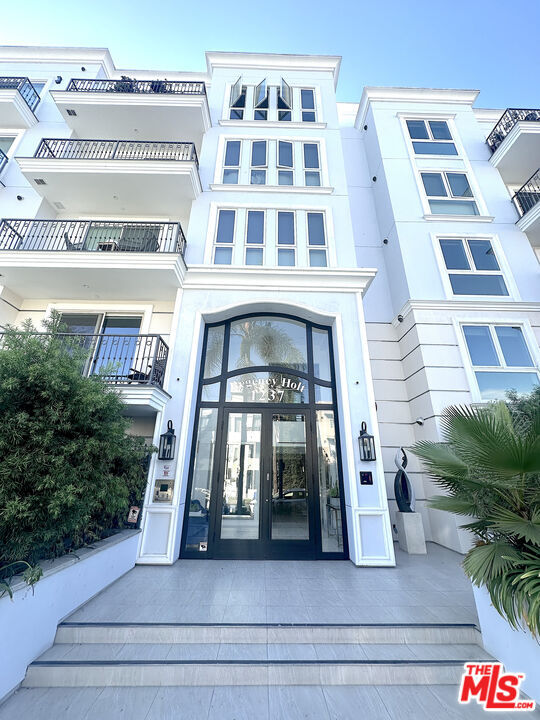 Building Photo - 1237 S Holt Ave