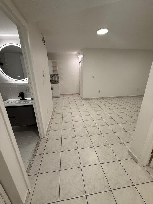 Building Photo - 3262 W 70th St