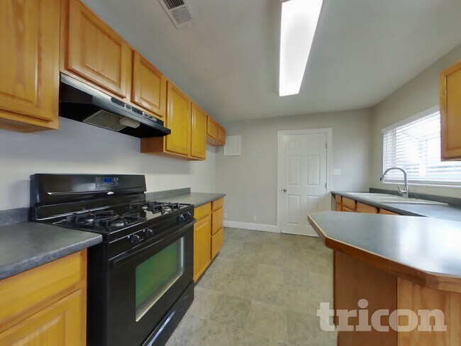 Building Photo - 904 Bidwell St