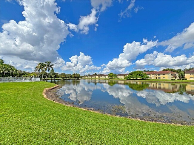 Building Photo - 643 Vista Isles Dr