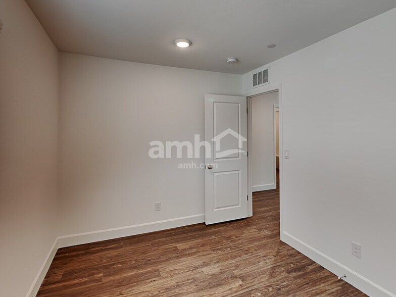 Building Photo - 3337 Blodwen St