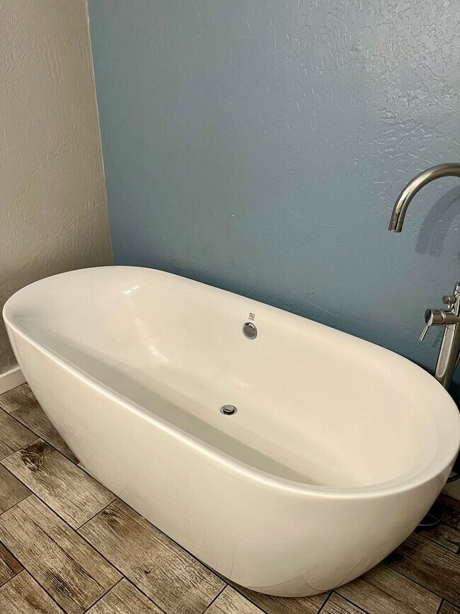 Building Photo - 3 Bedroom Plus Office, 2.5 Bath Located in...