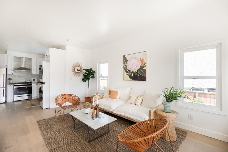 Building Photo - 5847 Ernest Ave