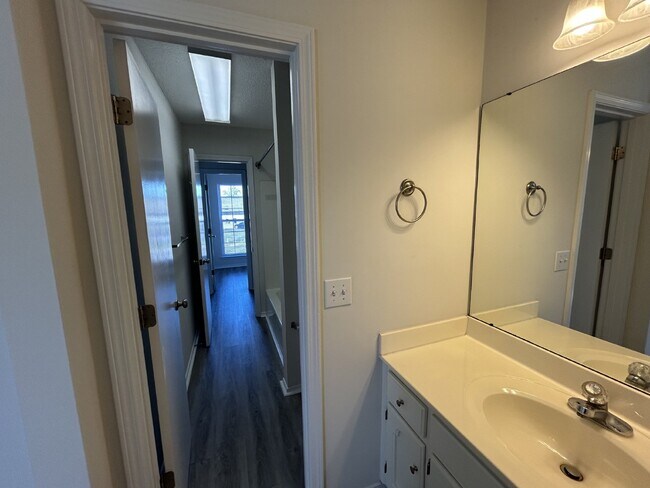 Building Photo - 3 BD 2 BA APARTMENT BY TTU FOR RENT