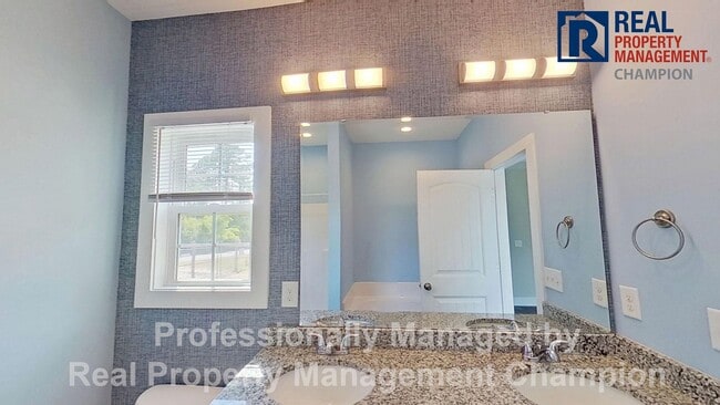 Building Photo - Charming 3 BD/2 BA with Open Floorplan and Attached Garage
