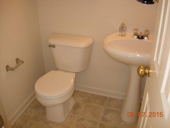 Building Photo - Bellevue Home