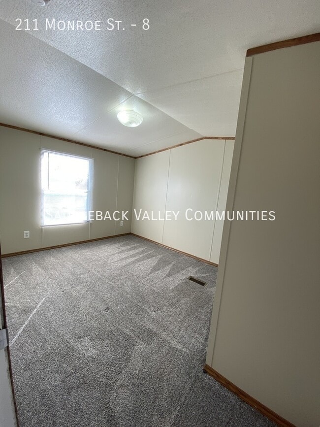 Building Photo - 211 Monroe St