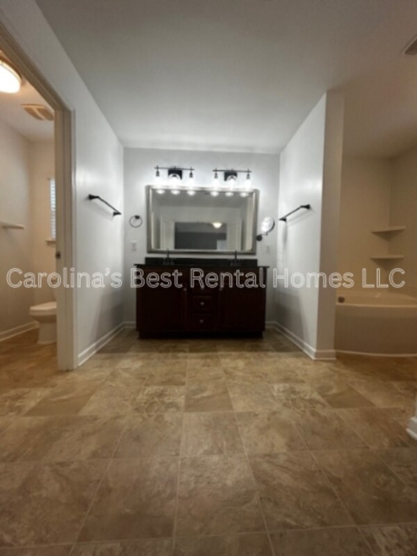 Building Photo - 148 Mariscat Pl