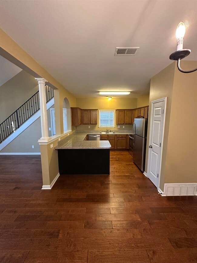 Building Photo - 1354 Island Pl E