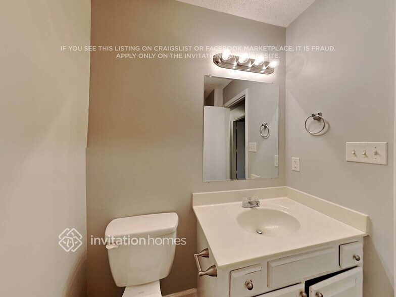 Building Photo - 413 S Toria Dr