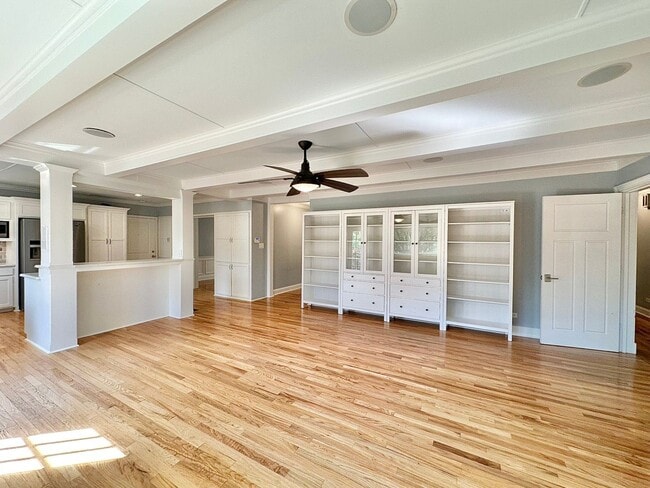 Building Photo - Spacious 4 Bedroom in the Heart of Tyler! Available Now!